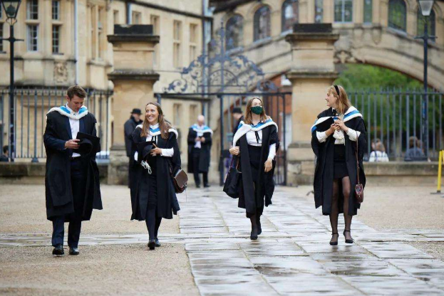 2022世界大学排名更新，清北并列跻身前20，这所双非院校成黑马