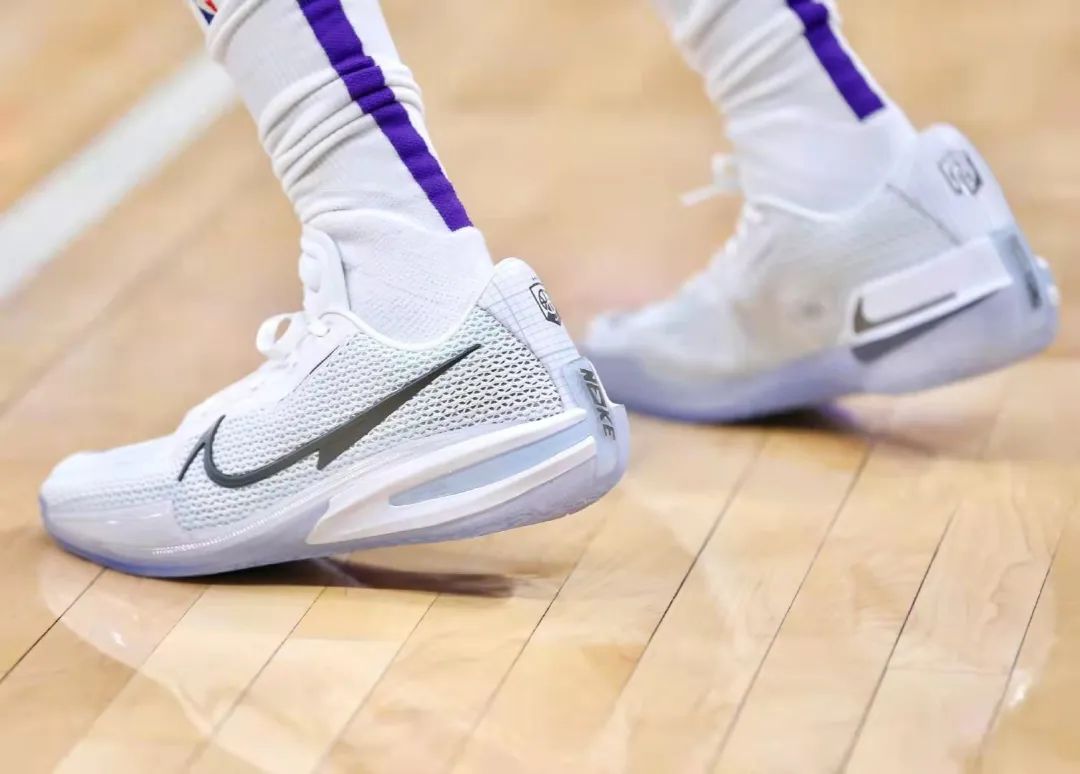 精英版篮球鞋(nba球员都没科比球鞋穿?精英实战鞋涨幅大家怎么看?