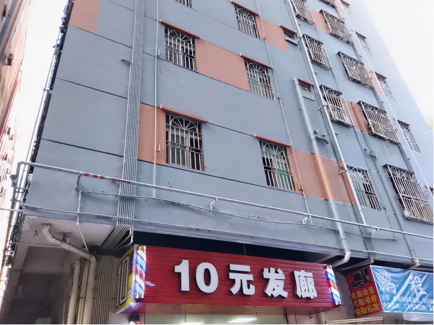 骑着外卖车的富士康工人，决定把家安在深圳