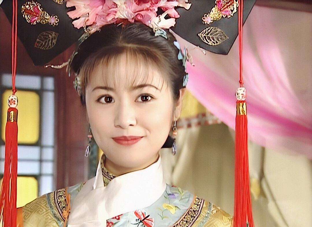 明明是同一个演员,但是在续篇中似乎换了脸,王后的脸发生了很大的变化。