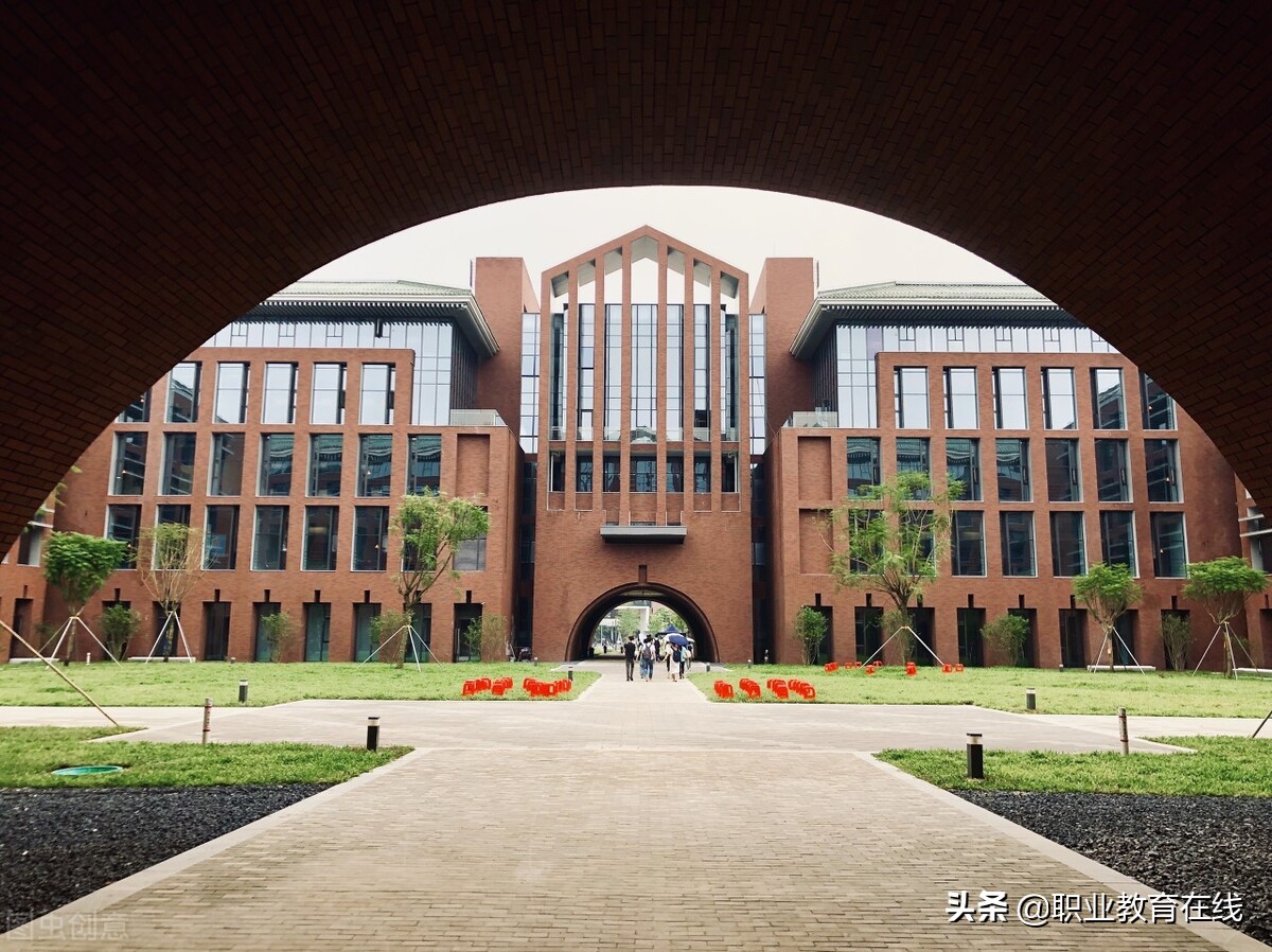 唯一的一线省会城市，到底有多少所大学，排名情况如何？