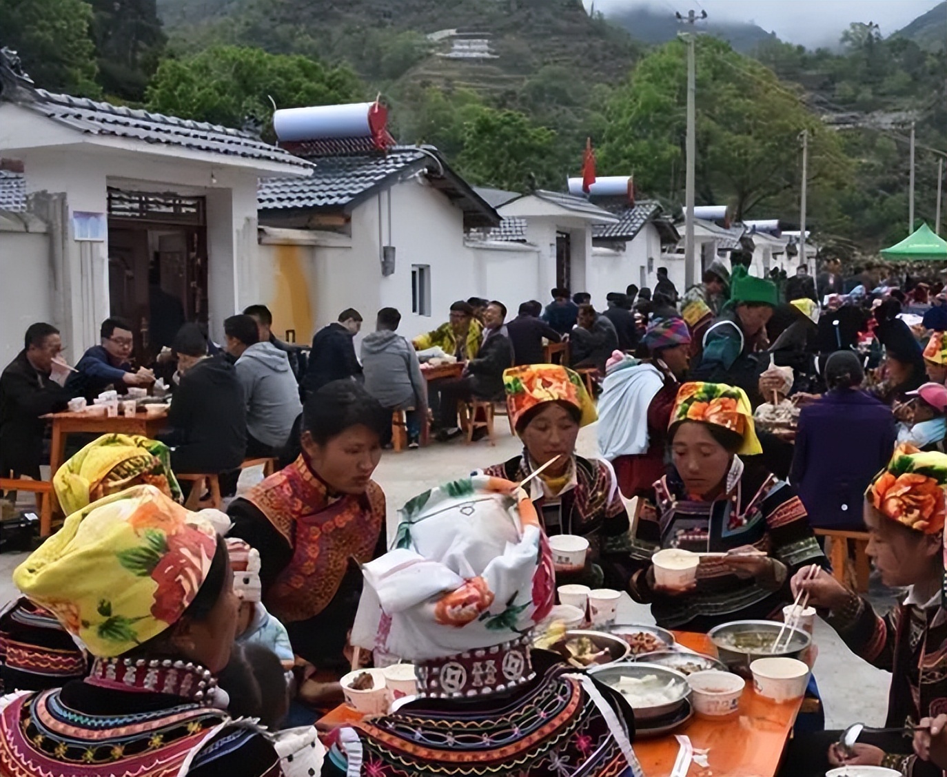 2020年，四川21岁小伙酒后手刃生父：母亲为其顶罪，邻居联名求情