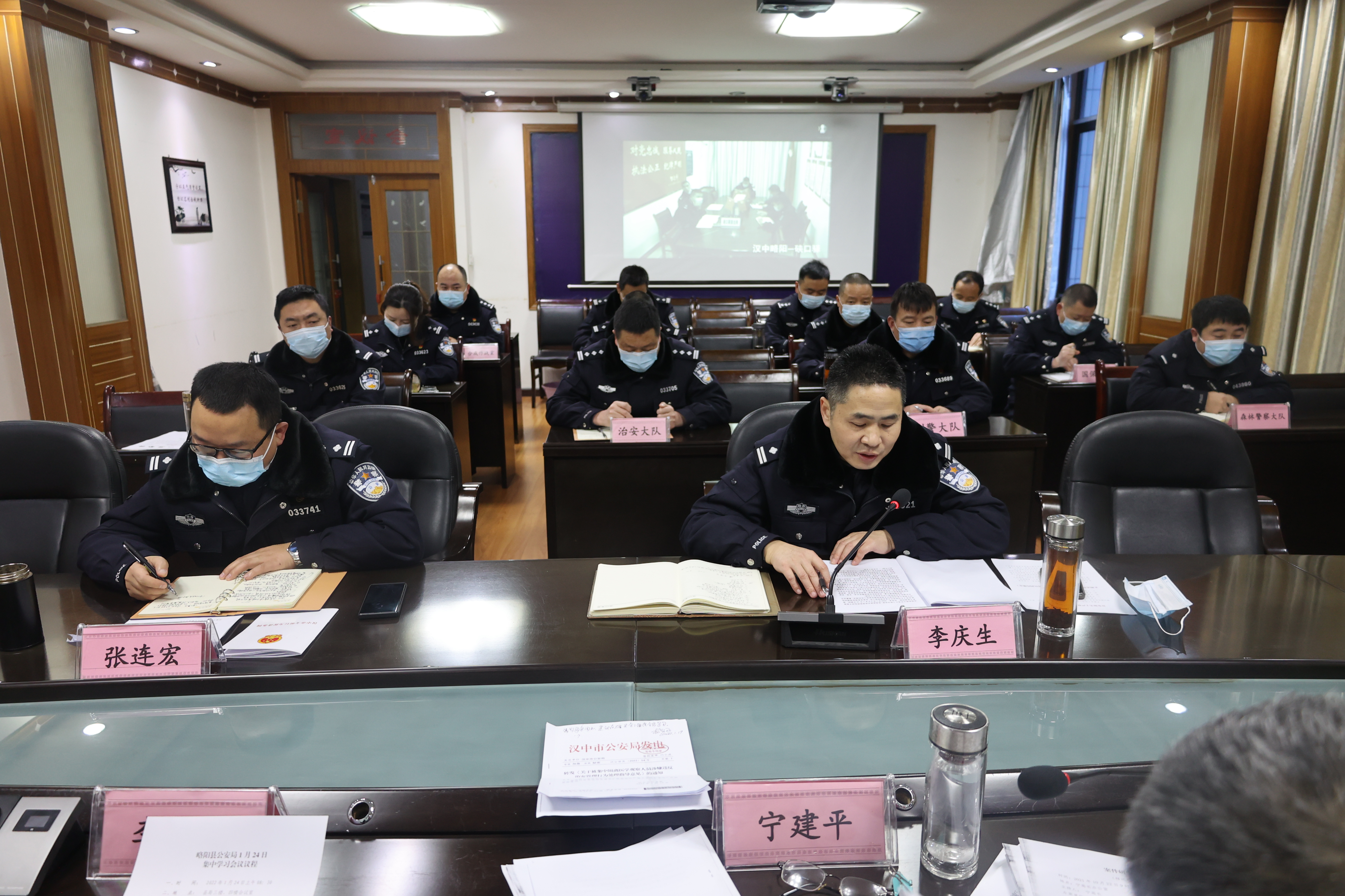 略阳县公安局：驰而不息“纠四风 迎新年”