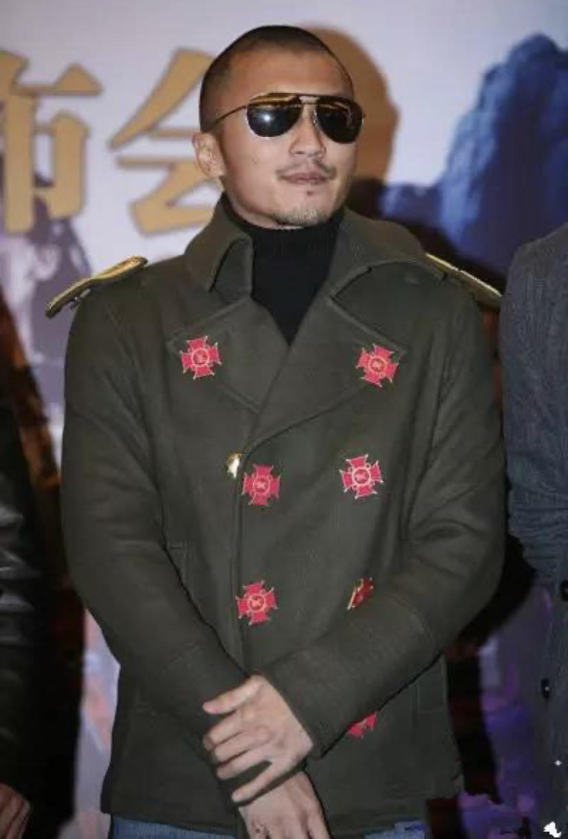 中年男星土味大赏:谢霆锋爱皮衣,张杰戴大金链,周杰伦痴迷粉色