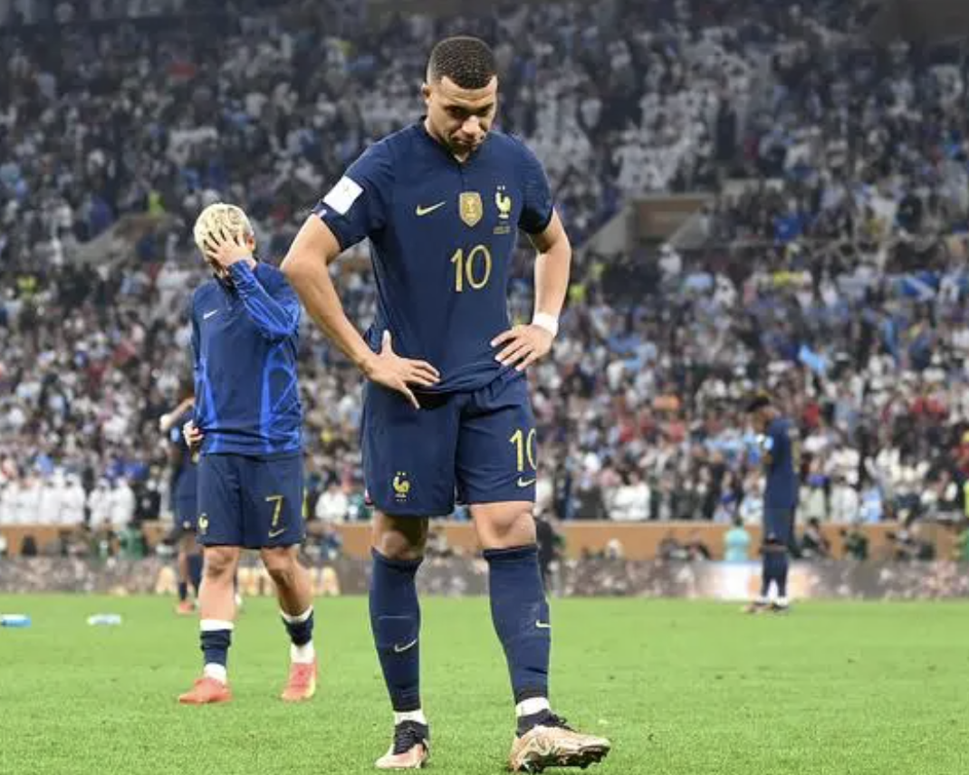 姆巴佩最新转会消息（出什么事了？曝姆巴佩或考虑离队，皇马为此准备了10亿）-趣拿体育