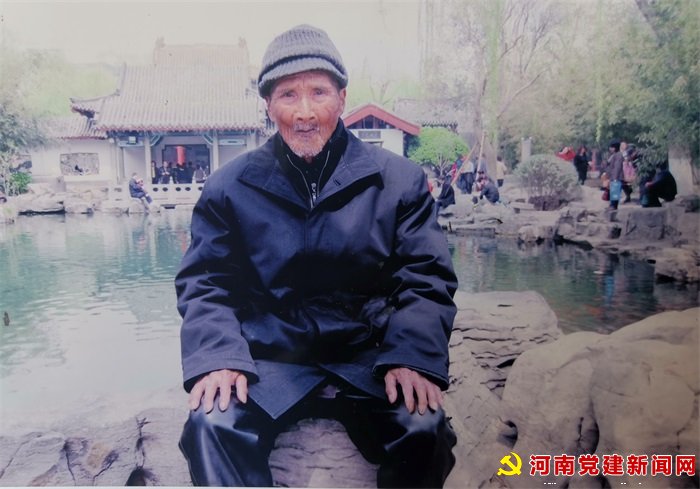 情谊重如山（全文）