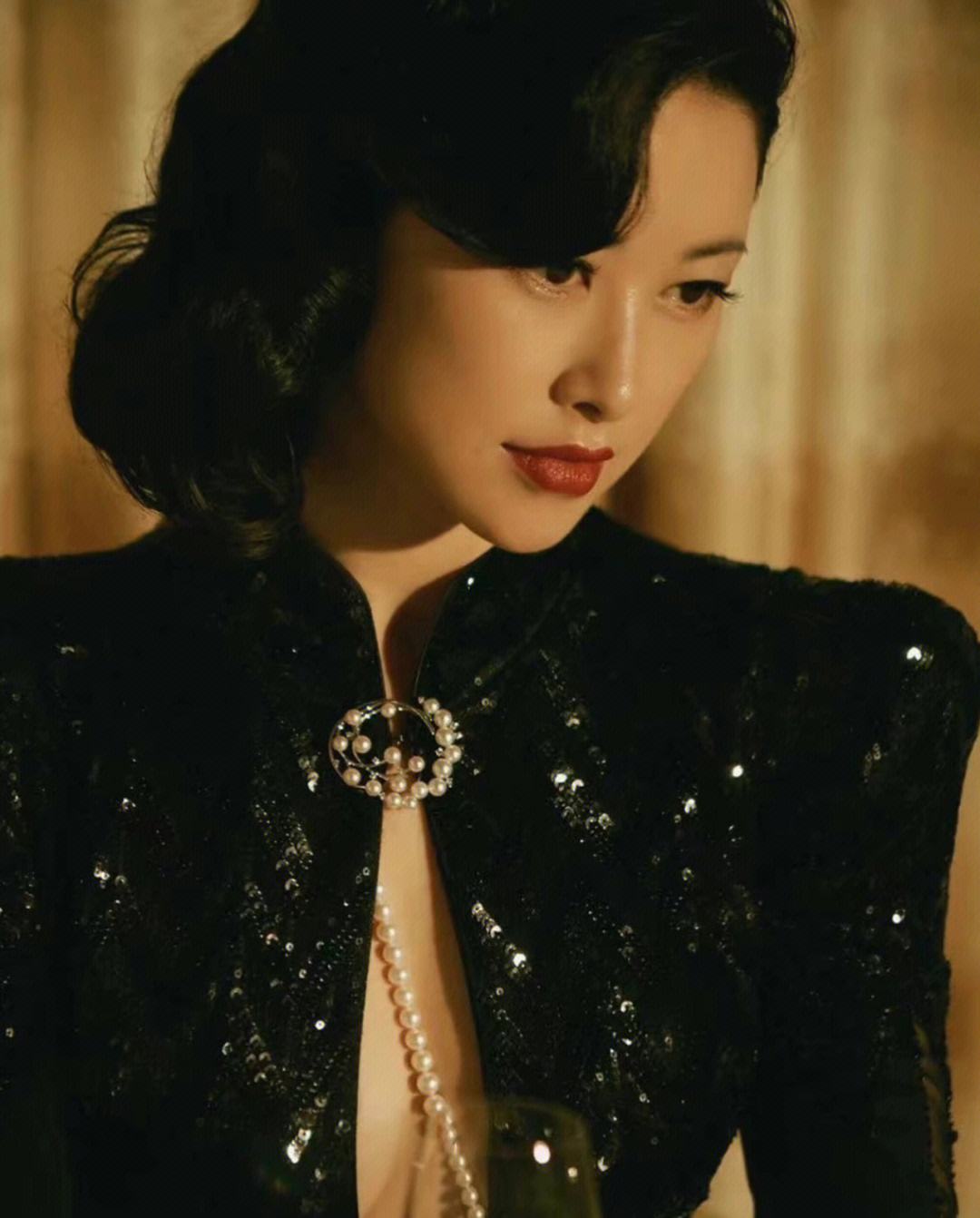 "京圈名媛"朱珠,甩掉法拉利总裁后嫁清华博士,她的背景有多牛?-蘑菇号