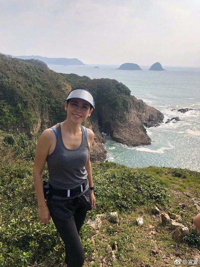 人气不减！51岁TVB前花旦冻龄有术，进驻社交平台两日吸粉55万