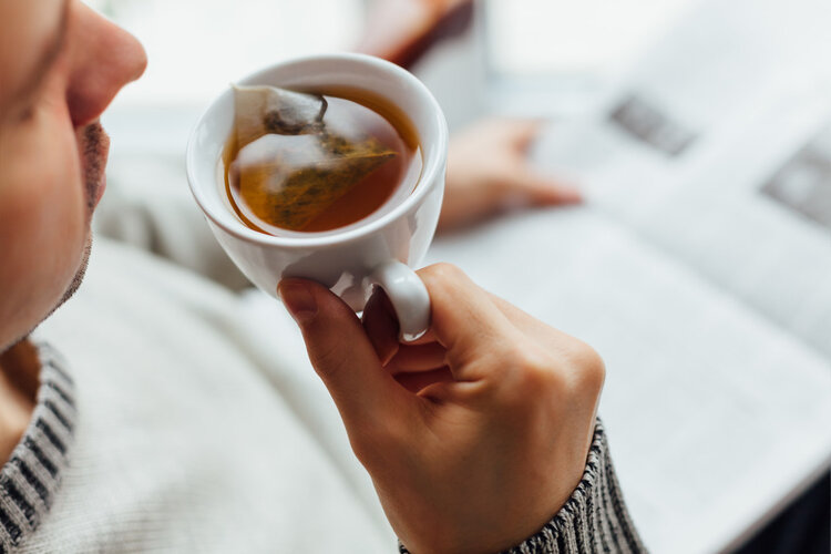 经常喝茶和经常喝白开水，谁的身体更健康？喝茶能代替喝水吗？