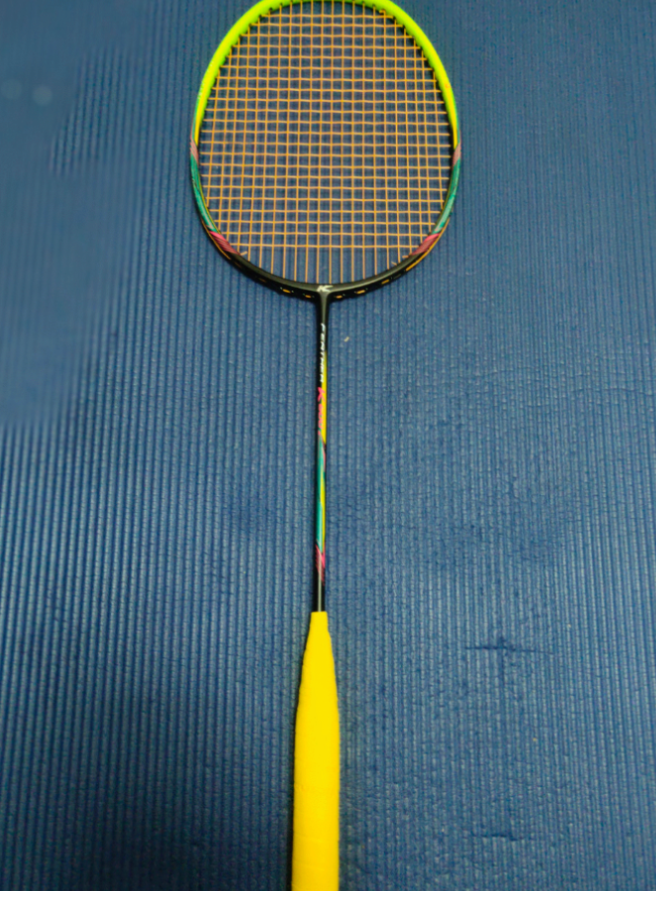 什么羽毛球適合孩子用（小孩子學(xué)習(xí)打球如何選擇羽毛球拍，多角度分析兒童球拍的選擇）