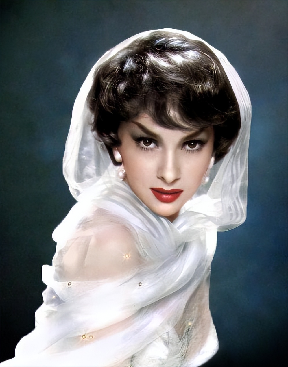 她被称为"全世界最漂亮的女人",一生充满传奇,也充满戏剧性!