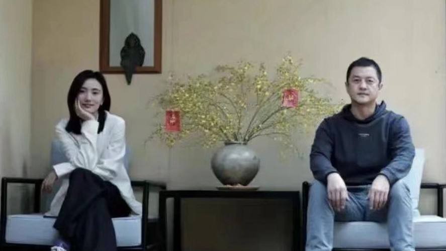 李亚鹏再婚了！官宣与海哈金喜结婚生子，晒宝宝小手照甜蜜表白