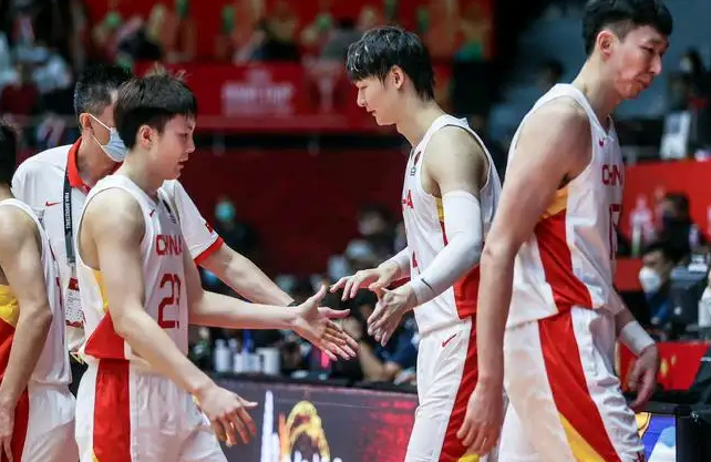 首發陣容接近確定（中國男籃正式出征！王哲林挑大梁，首發陣容確定，杜鋒拒絕爆冷）