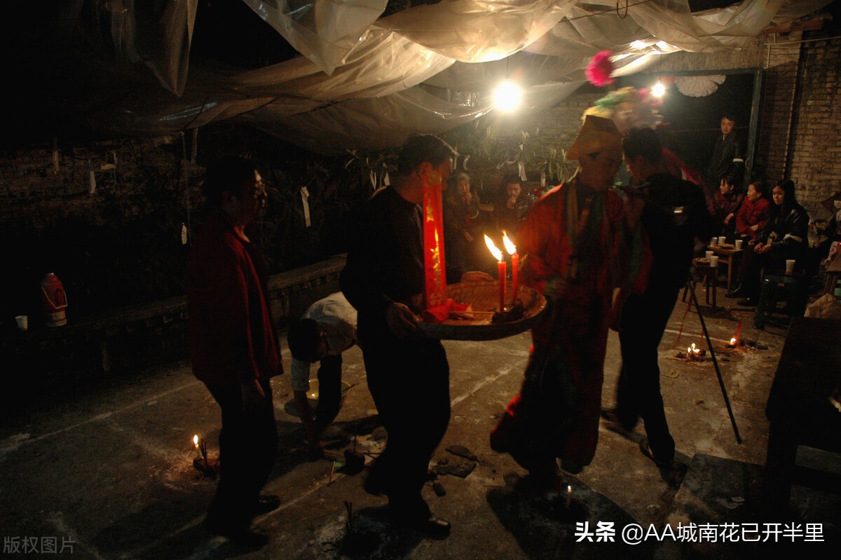 最讨厌农村办丧事，湖南农村土葬随便几天就得花几年攒的十几万块