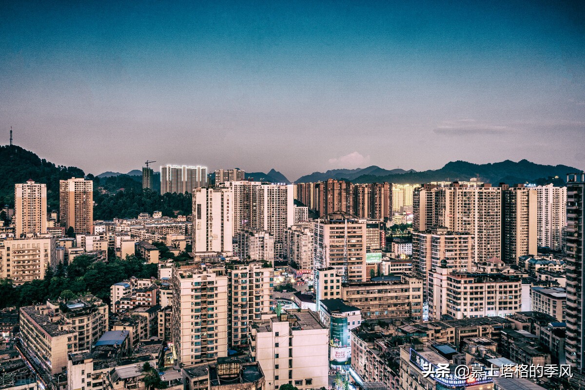 贵州有一座用桥连接的城市，山清水秀空气好，退休了就去这里养老