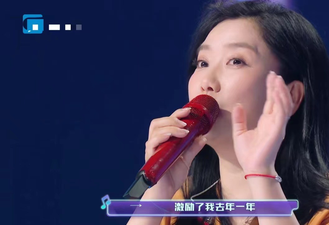 王靖雯，谢谢你让《为歌而赞》封神，也让观众看到了梁龙的高情商