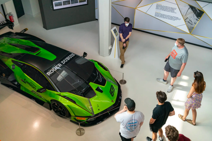 法拉利兰博基尼最后的倔强：改电可以，自动驾驶没门儿