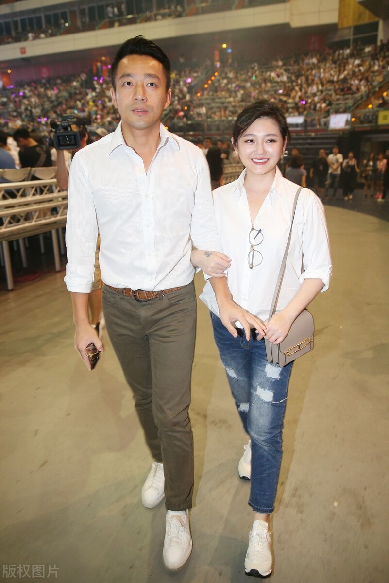 一婚嫁入豪门，绯闻男友黄晓明，月薪8000元女主播叶珂的开挂人生