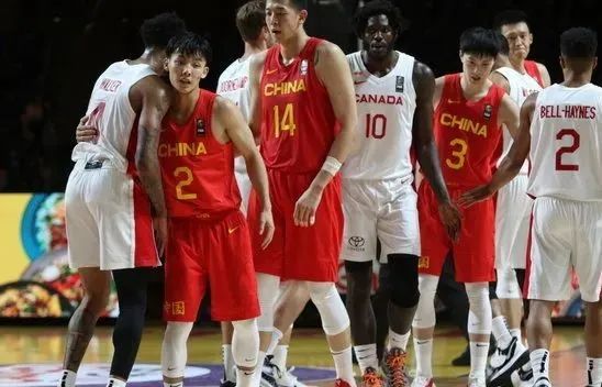 篮球比赛一队得多少人（中国男篮又有重大决定！一队50人！真要玩命打进奥运会）