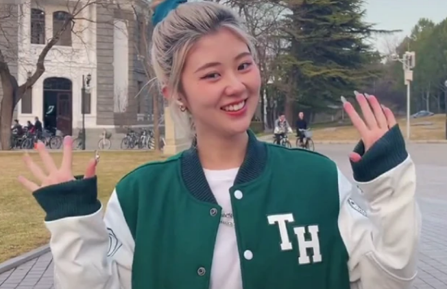 原来家长也“双标”，清华女孩“另类发色”走红，评论区却一边倒