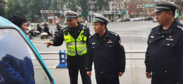 创文进行时｜汉中交警一大队：联合执法吹开“文明花”