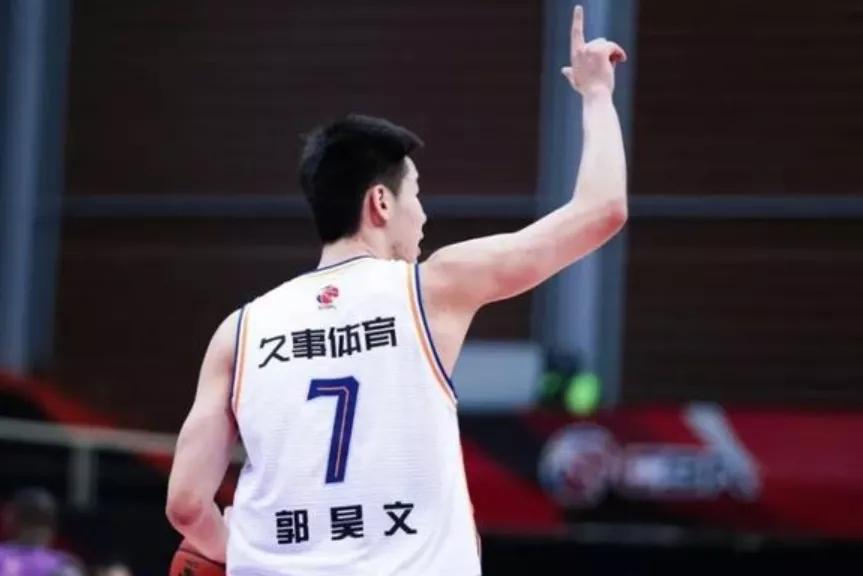 CBA三热点：广东要变天？黄荣奇转会新疆，郭昊文回应冲刺NBA