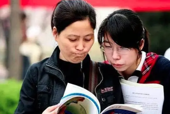 几种解决办法(调剂到烂专业先别复读，大学里有几种解决办法，靠自己也能有转机)