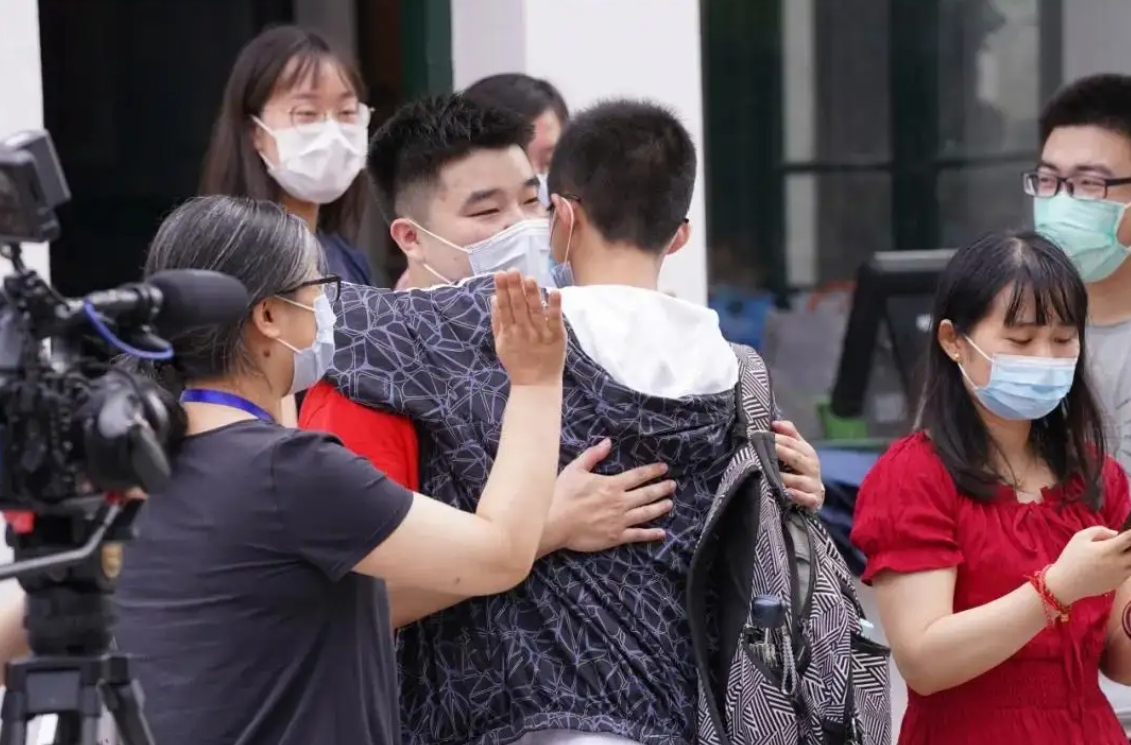 高考若是“统一试卷”，各个省份表现不同，浙江考生笑得最大声