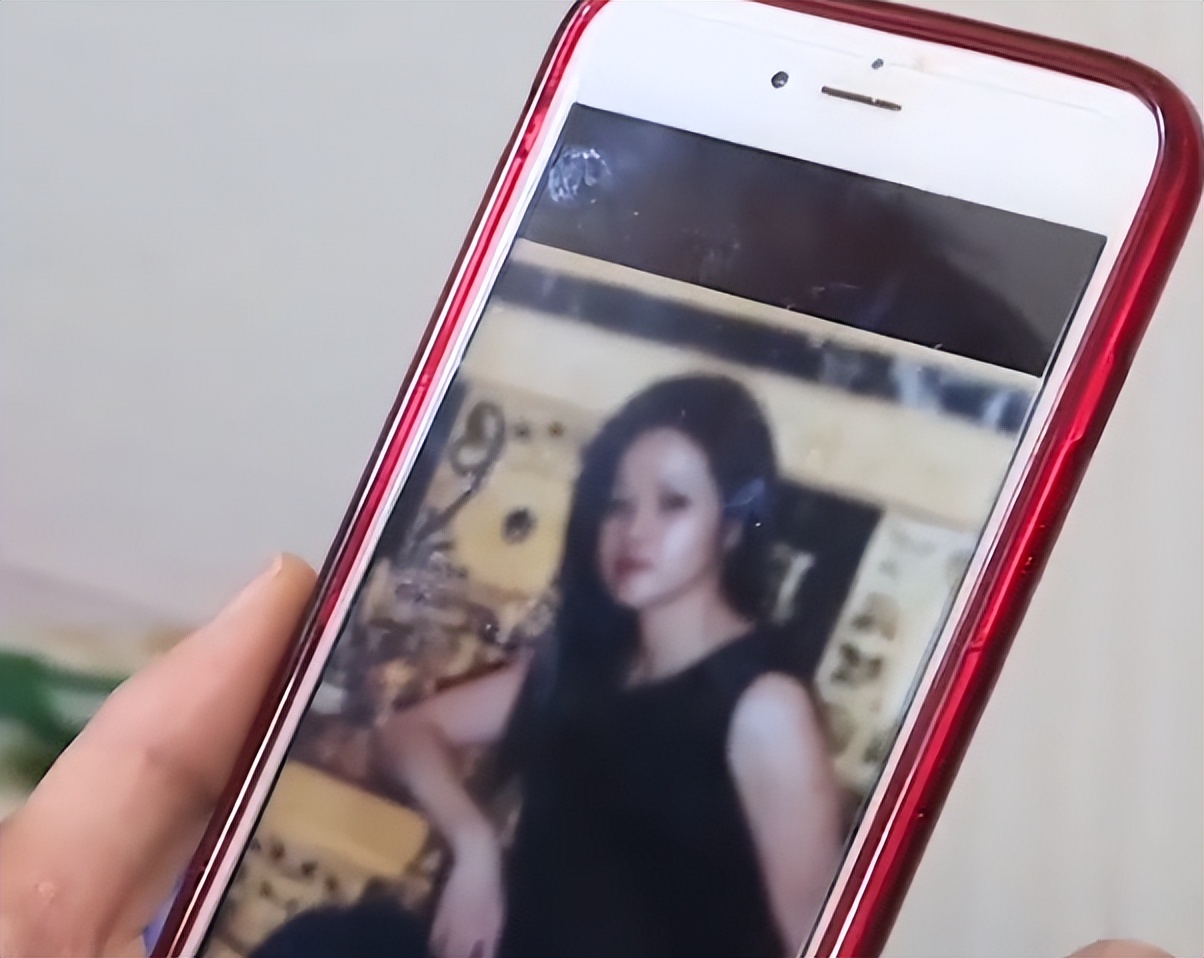 2019年，湖南富婆输光千万家产，被丈夫骗去离婚，住在狭小出租屋