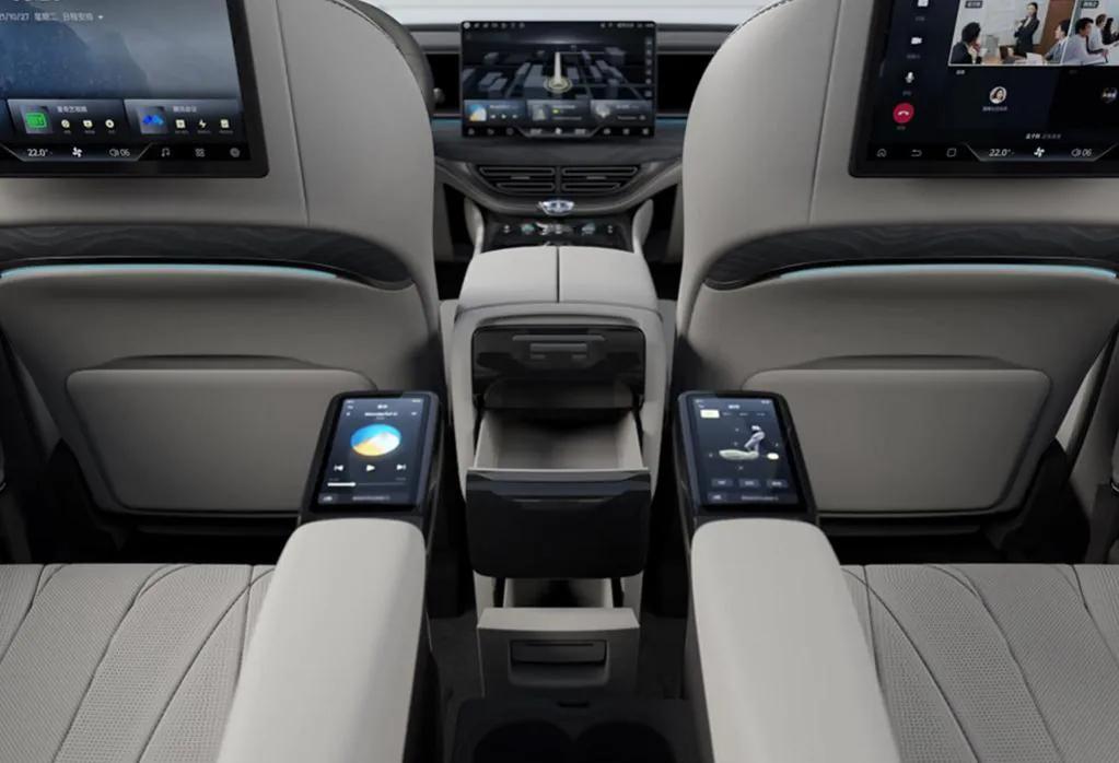 新能源MPV腾势D9预售两月开启了霸榜模式，MPV新典范