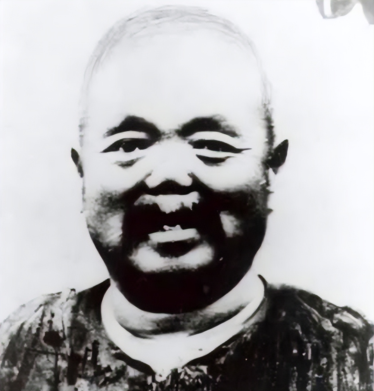 霍元甲踢馆慈禧保镖，踢了两脚后转身就走，对手站在原地纹丝不动