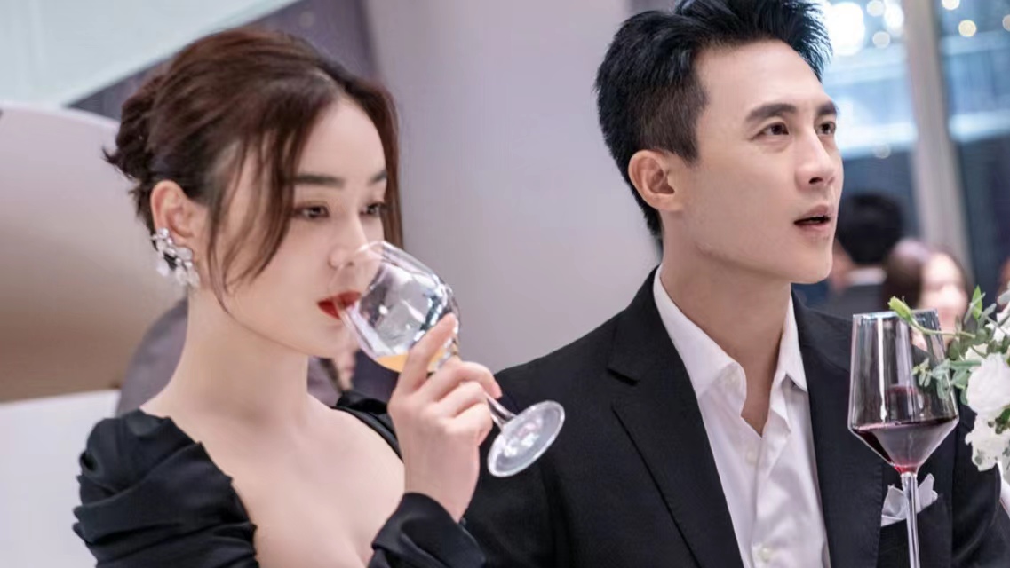 瞳孔地震!袁姗姗戴绿帽子直播,很符合《妻子的新世界》剧里人设