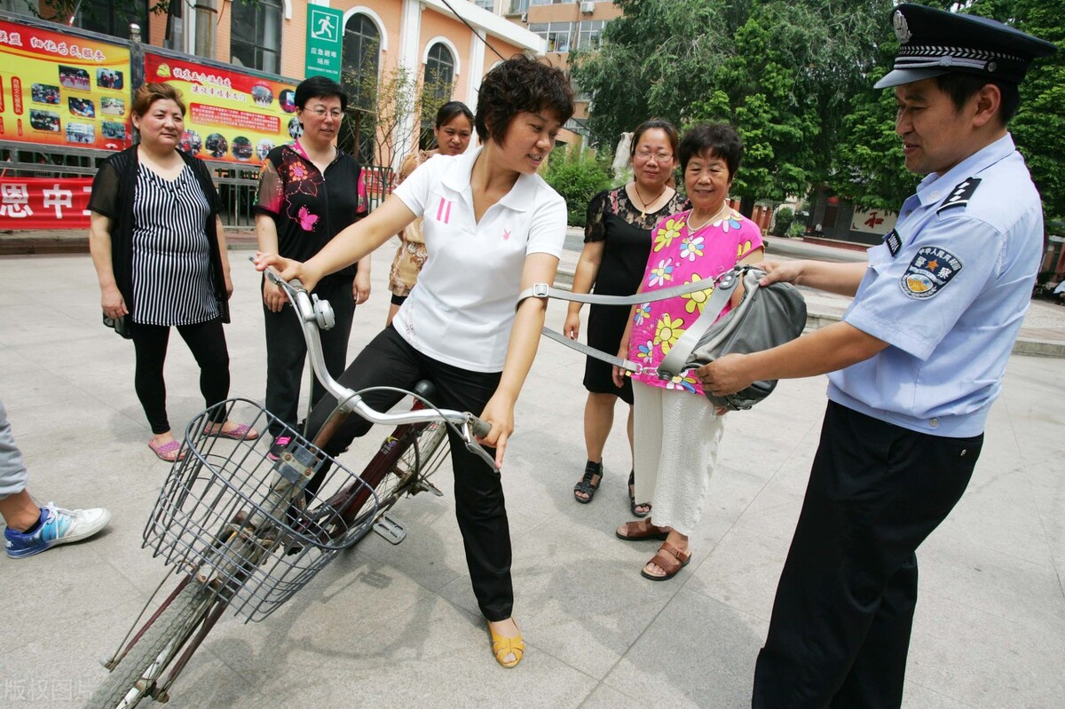 以下“4警1勤”人员，哪个不属于合同制？辅警和协警怎样才能进编