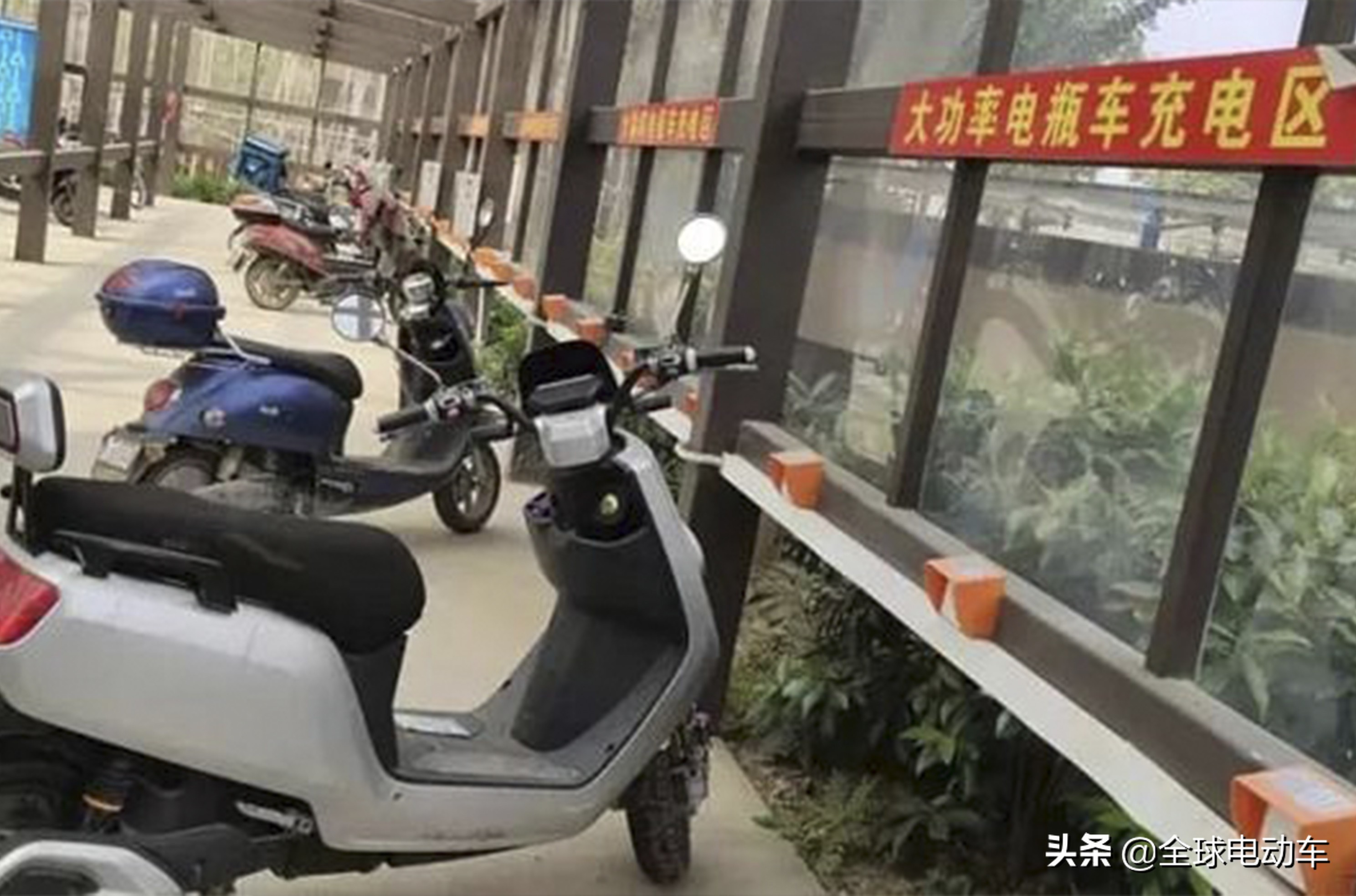电动车充电器变绿灯后，还要继续充电吗？充多久为好？一次说清楚