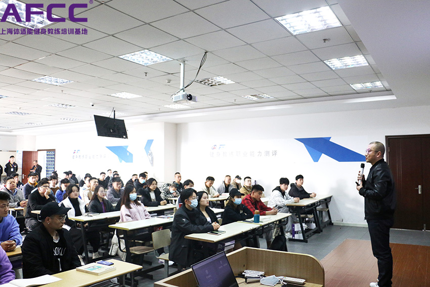 健身教练培训机构（健身培训学校哪里的好呢）