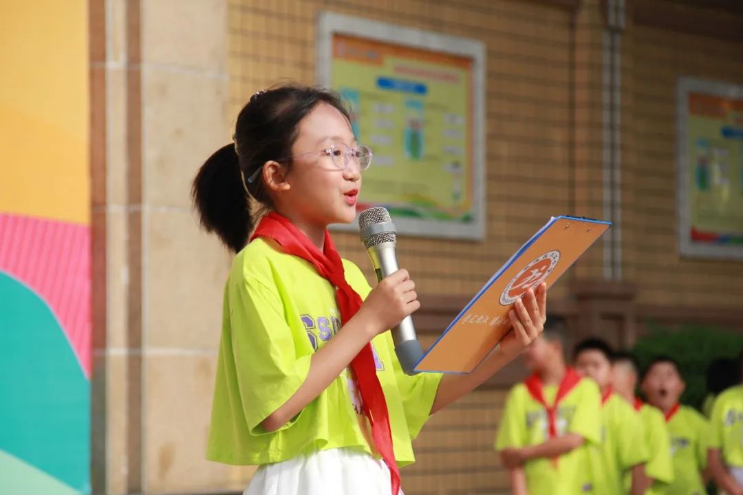 双流区九江小学举行“争做绿色低碳AI小达人”环保主题升旗仪式