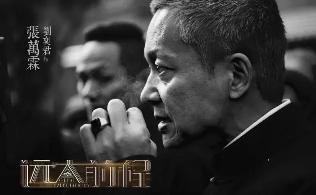 52岁帅大叔《开端》里演技炸裂:初婚净身出户,39岁二婚娶小娇妻,却因摸小鲜肉手上了热搜