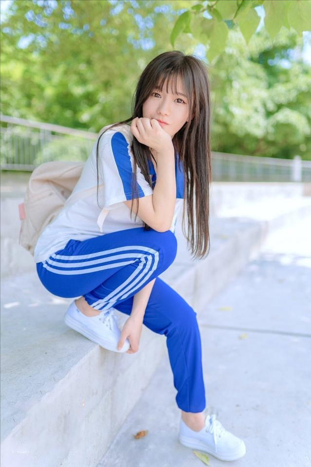 学校门口众多豪车接女学生，500元包养一个月是真是假？