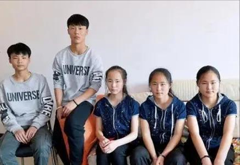 奥运会五个娃娃叫什么(中国首例五胞胎：真人奥运五福娃，妈妈却坦言如果重选，一个不要)