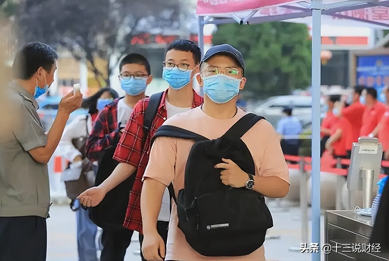 高考人数连续4年破千万，考大学更难了吗？就业更不容易了吗？