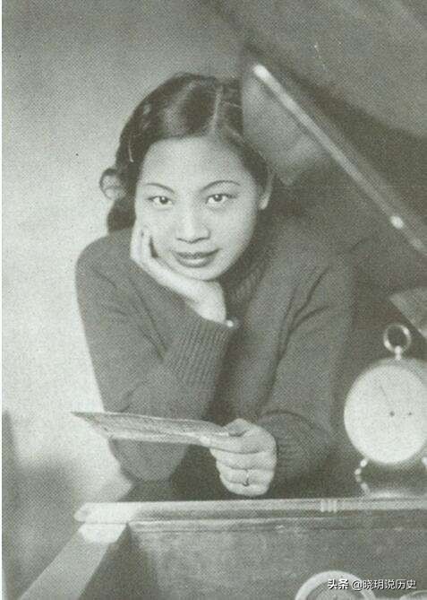 她因名字太高贵被同学针对，校长让她改个俗气的，不料红遍上海滩