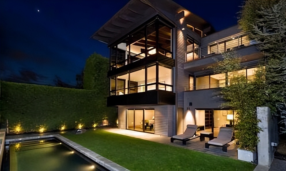 王菲每月花费80万，年仅30身价百亿！谢霆锋：我女友早就是富婆了