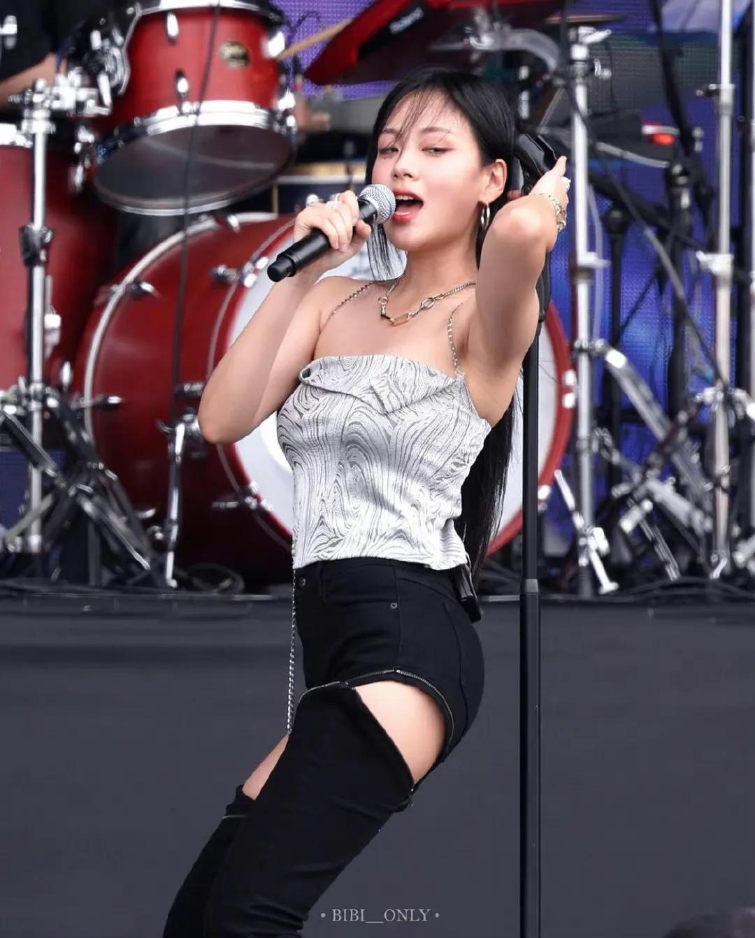 韩国歌手金亨瑞,长相普通,却靠着个人能力成功上位