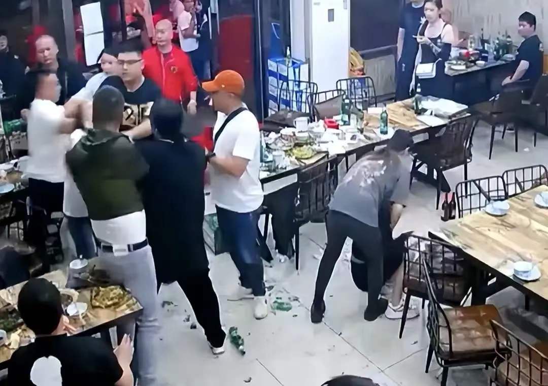 唐山事件尘埃落定，打人者逃跑细节披露：打人时嚣张，事后怂了