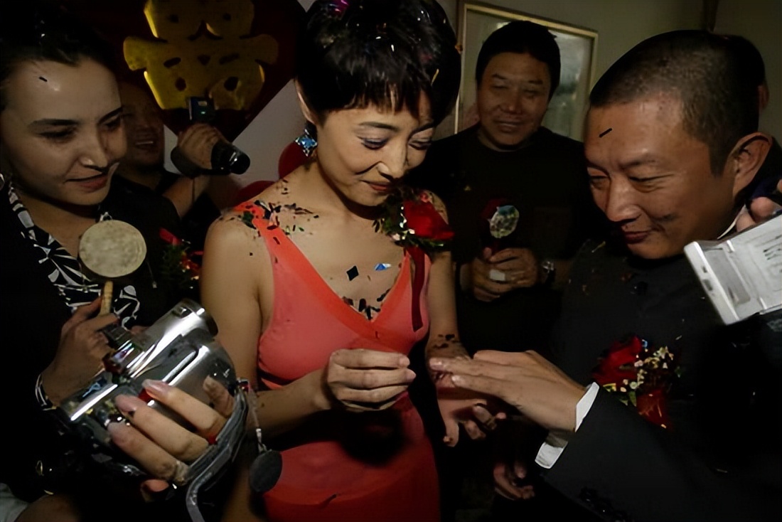 "风流导演"张黎,人如其名,五婚五离的人生,女友都是大美女