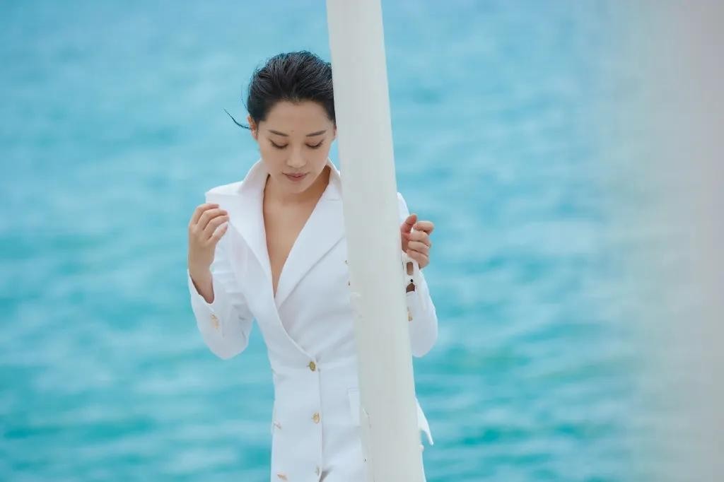 貌美如花却至今未婚，这12位大龄女星，各有各的苦衷