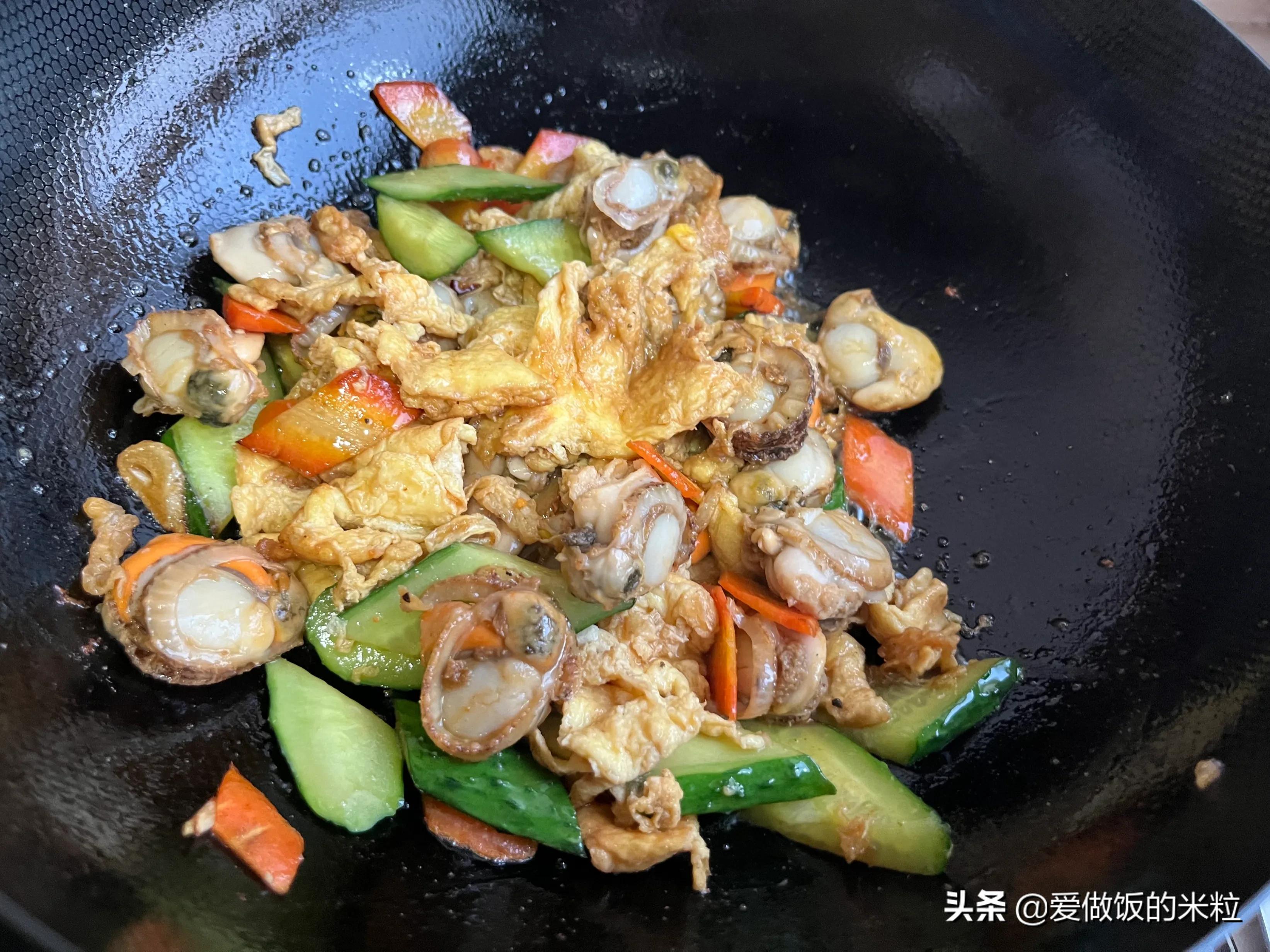 贝壳肉怎么炒才好吃（扇贝肉这么炒味道鲜美不腥气）