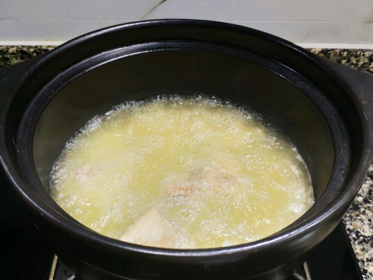菠萝排骨制作方法（教你做酸甜开胃的菠萝排骨）
