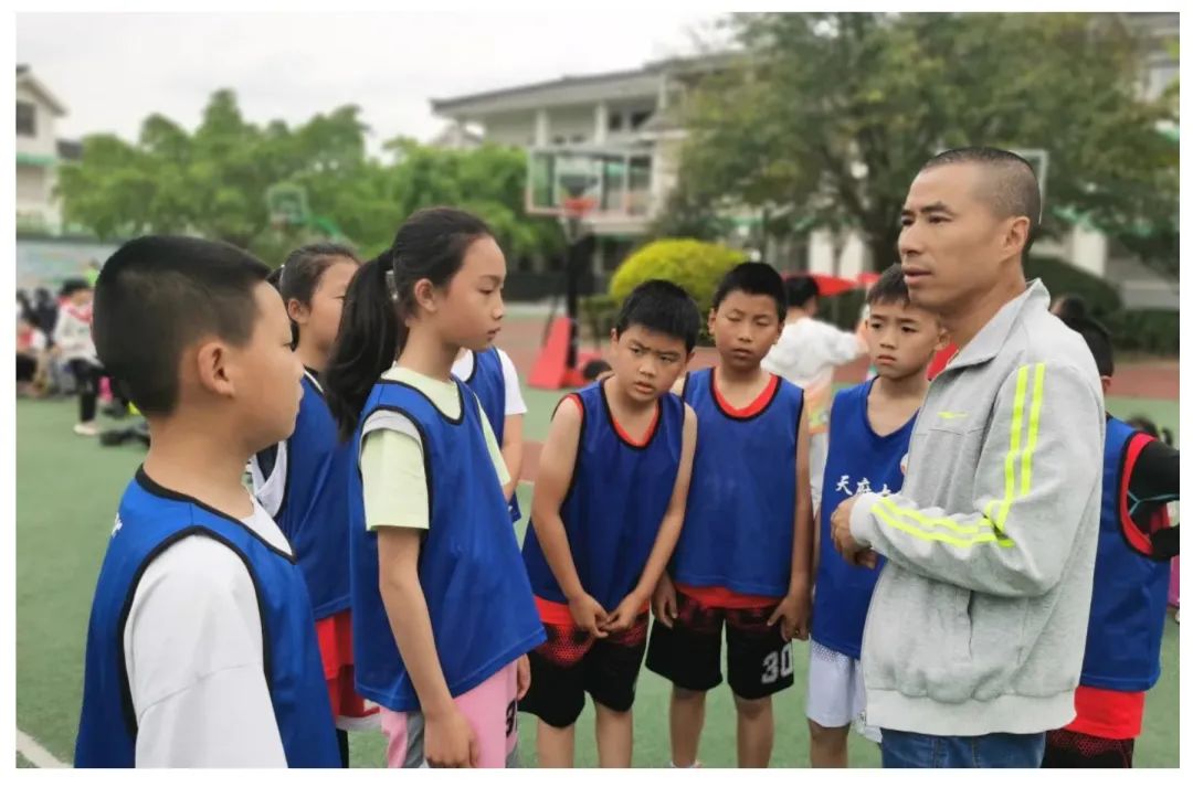 四川天府新区大林小学开展校园篮球班级联赛系列活动