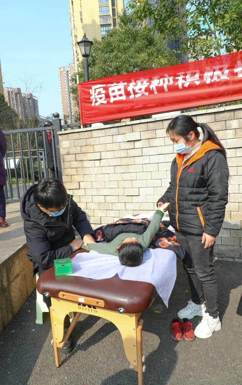 丽轩集团开展关爱脑瘫患儿公益行活动